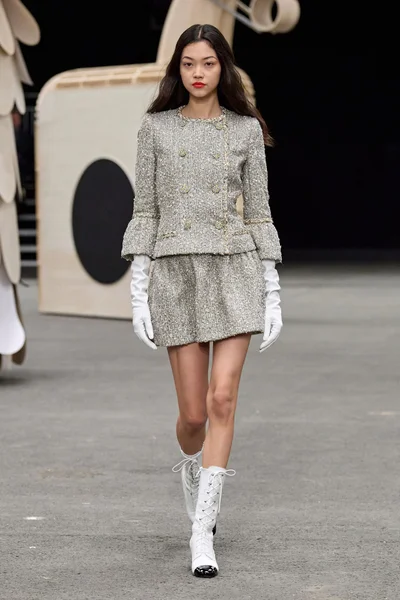 Look 14